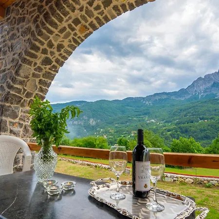 Vendégház Prelatheth *